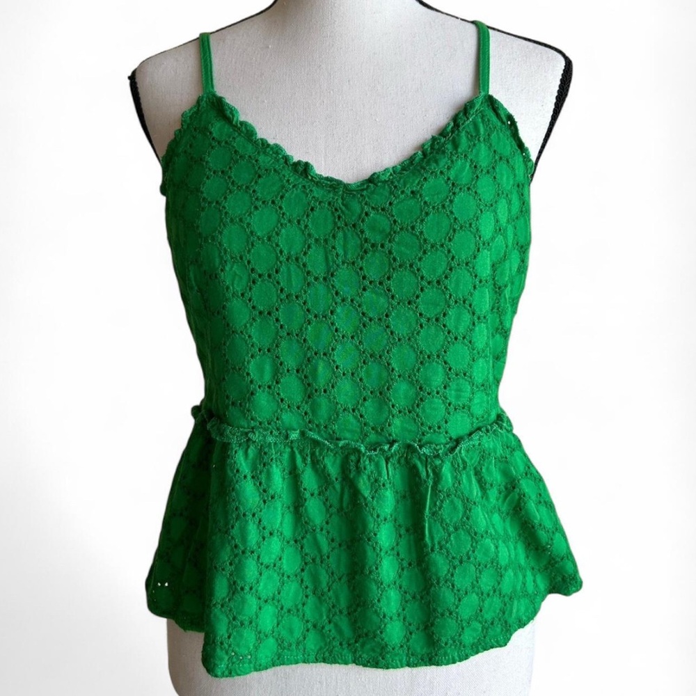 Green keyhole top